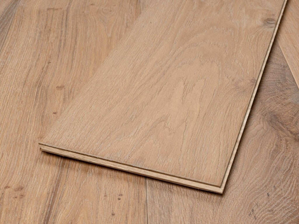 Timberlay Engineered Oak Flooring, Distressed & White Oiled, 220x4x15 Mm